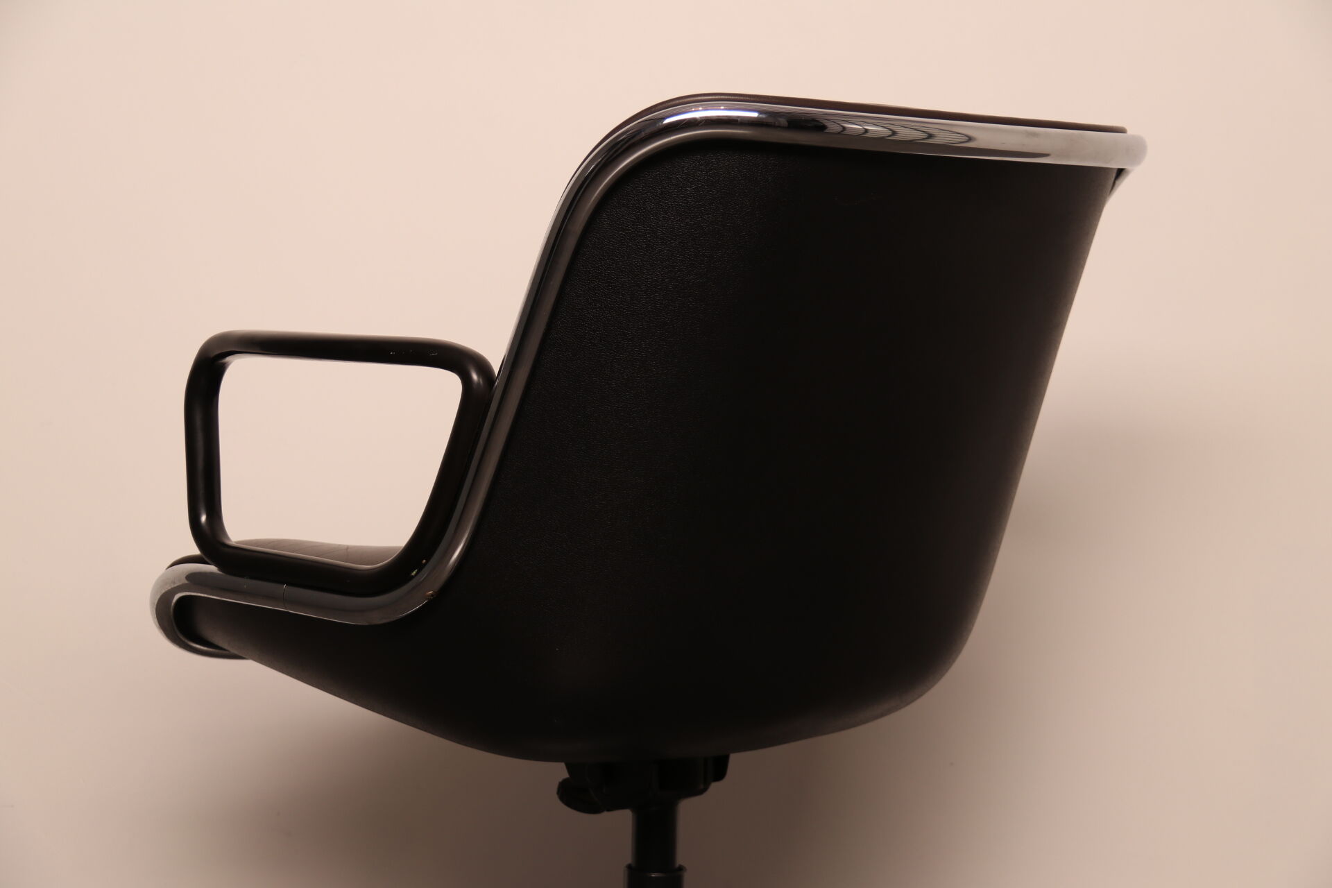 Executive office chair by Charles Pollock for Knoll - US - 1970's
