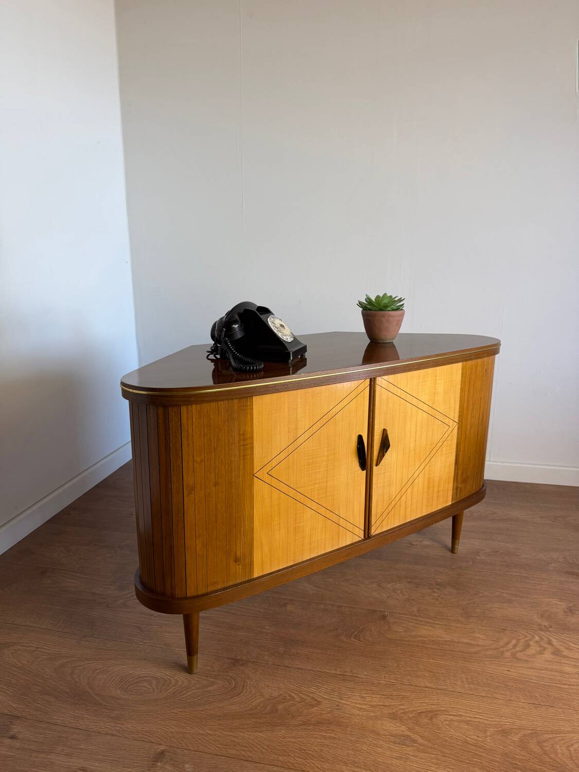 Meuble bar vintage à plateau tournant – l’esprit cocktail des années 50