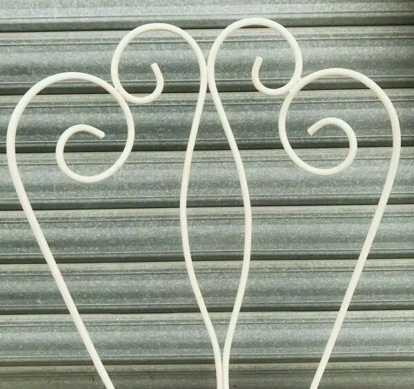 Paire de chaises de jardin en fer forgé patiné XX siècle Fauteuils