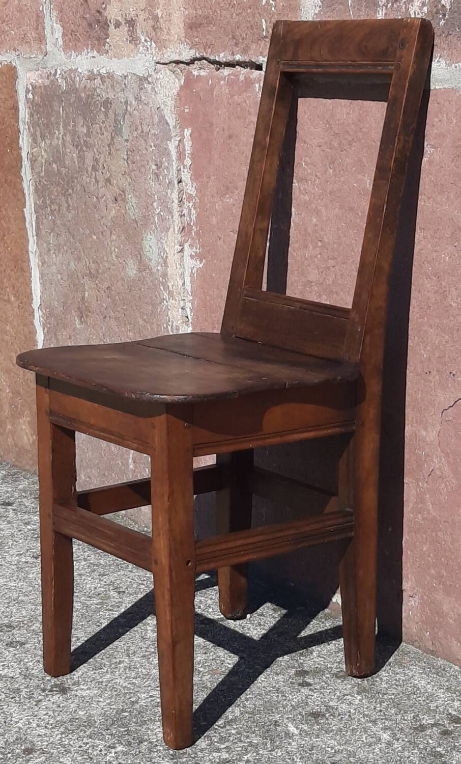 Lorraine chair in wood, 18th century.