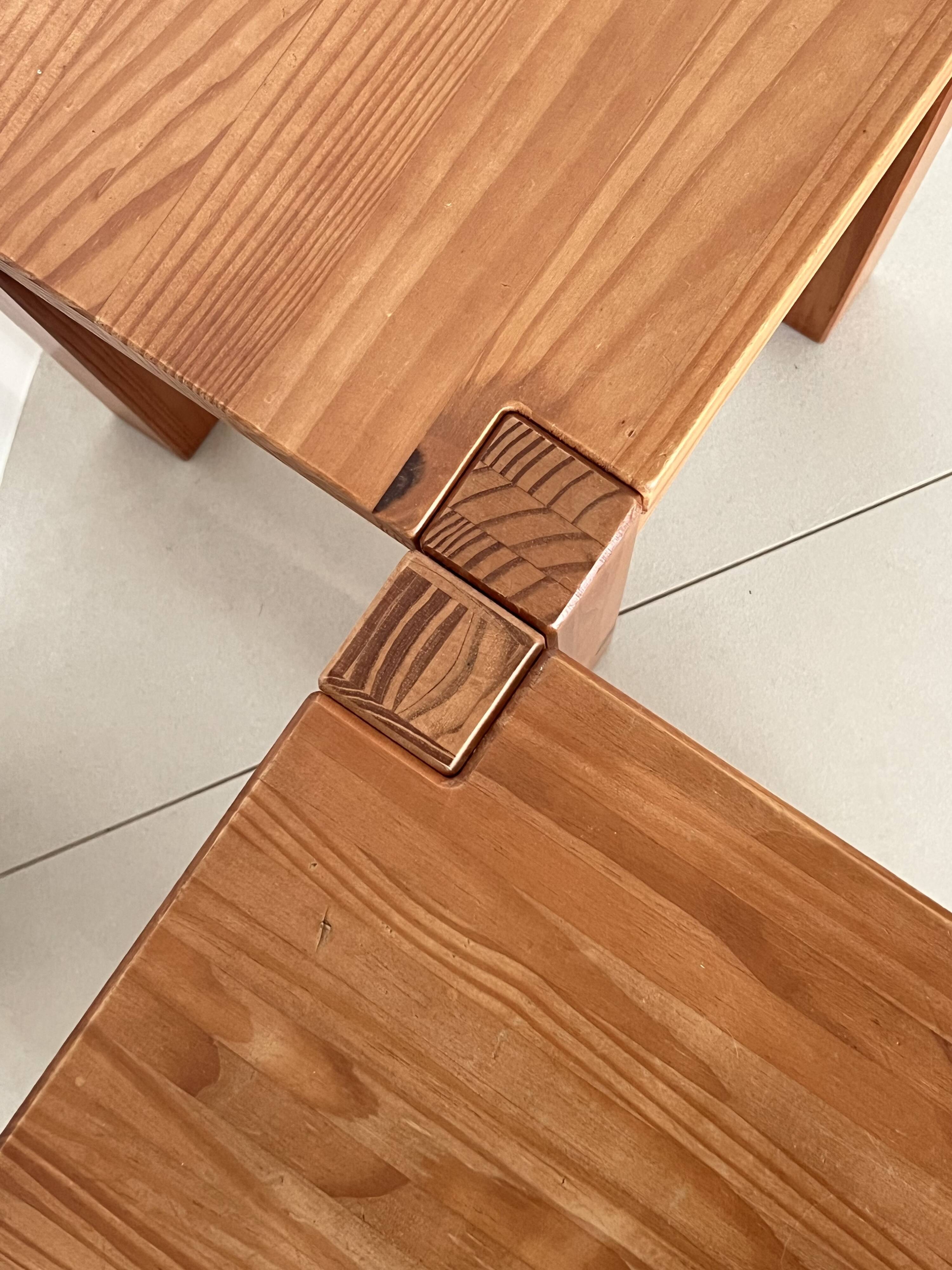 Paire de tabourets brésiliens en bois exotique