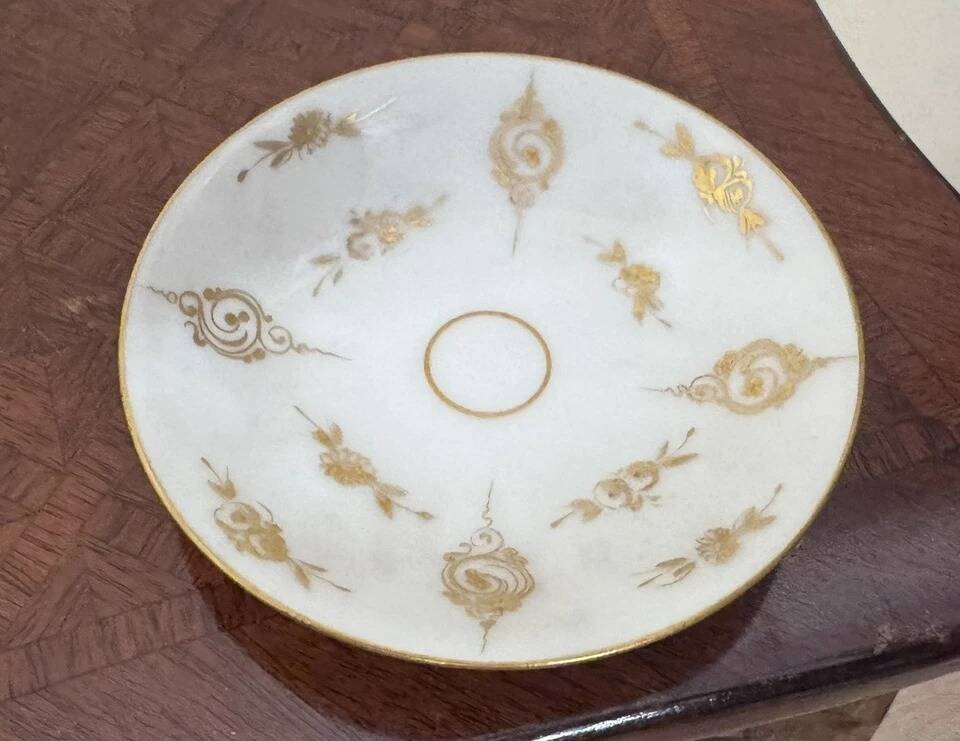 Limoges porcelain tea/coffee service – Maison Giraud, gold decoration – X