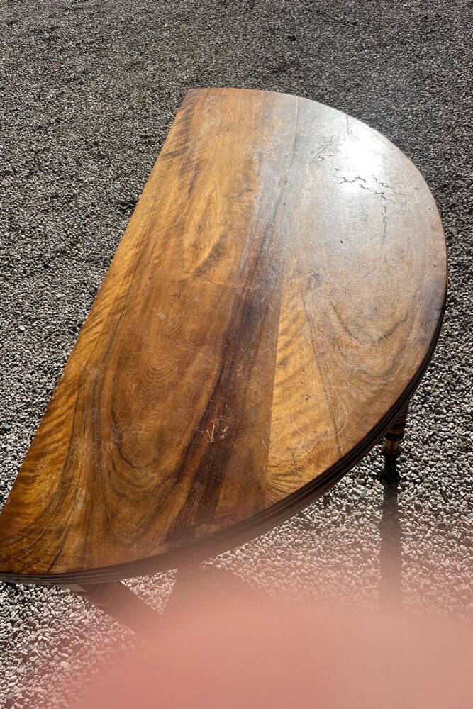 Half-moon table in solid walnut