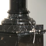 Pilier ou colonne en marbre noir