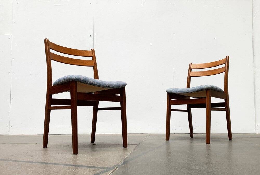 Set of chairs with a minimalist pattern, 1960s