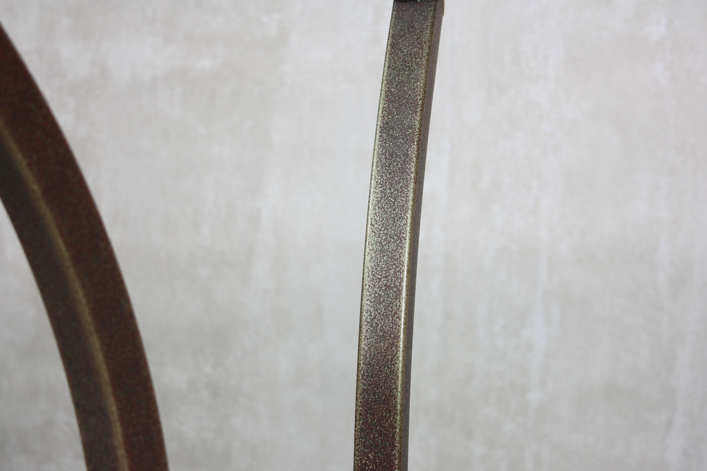 Table ovale de Pierre Vandel, années 1970