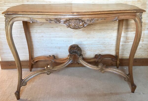 Console de style louis XV