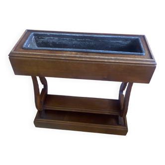 Wooden planter with plastic tub