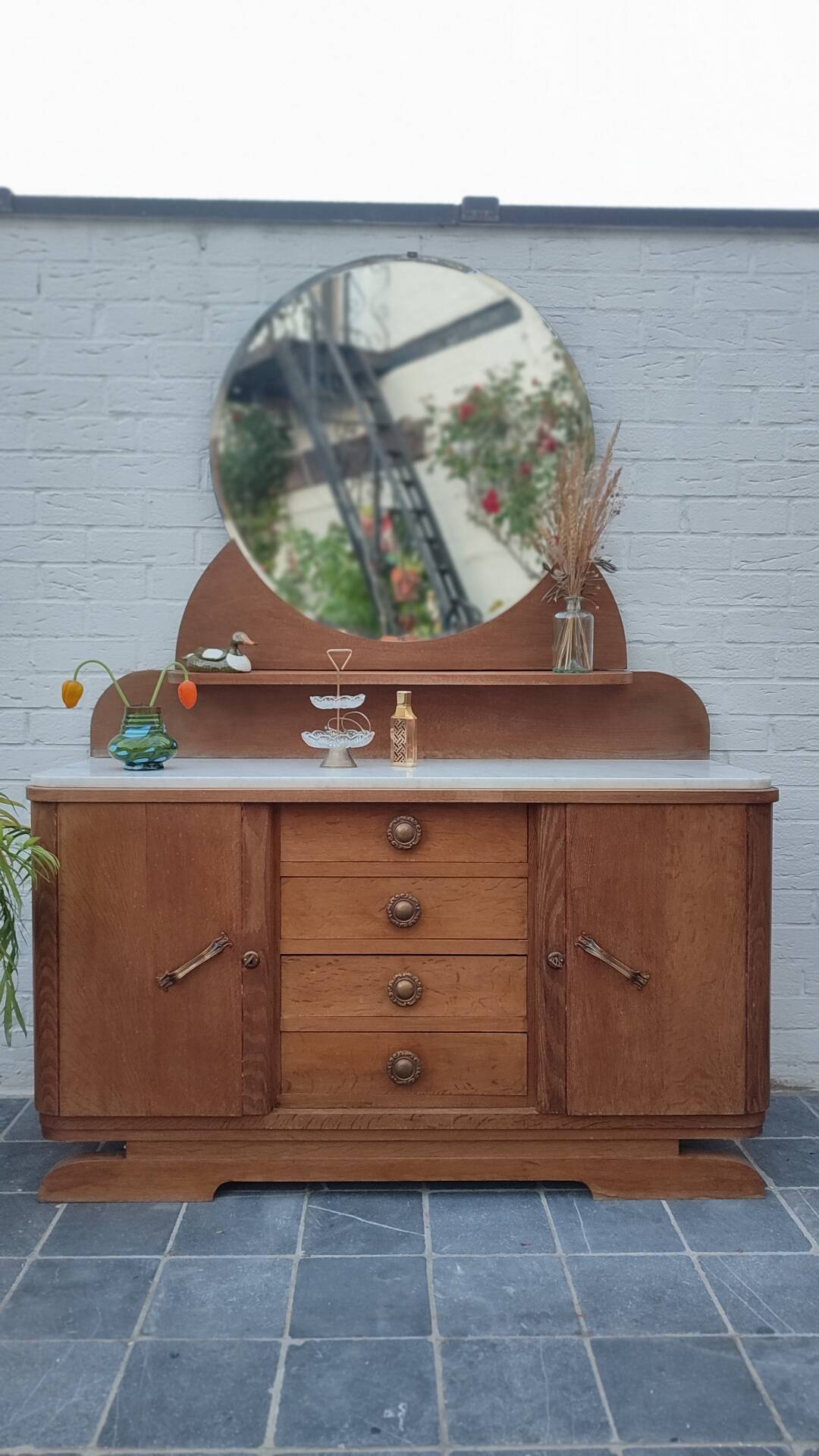 Art Deco hairdresser