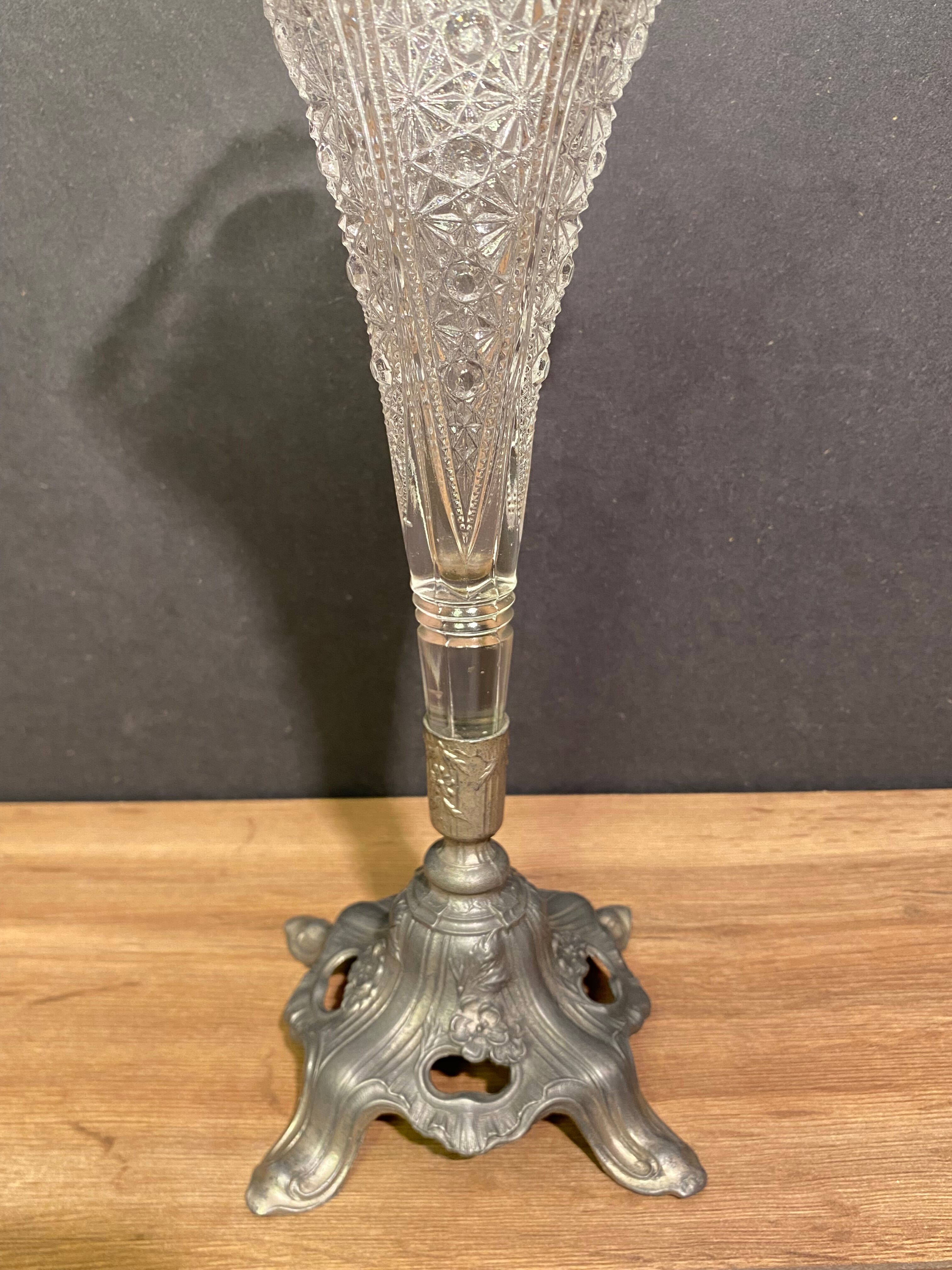 Cone vase, cut crystal bouquet (most certainly Baccarat, Saint Louis ...)