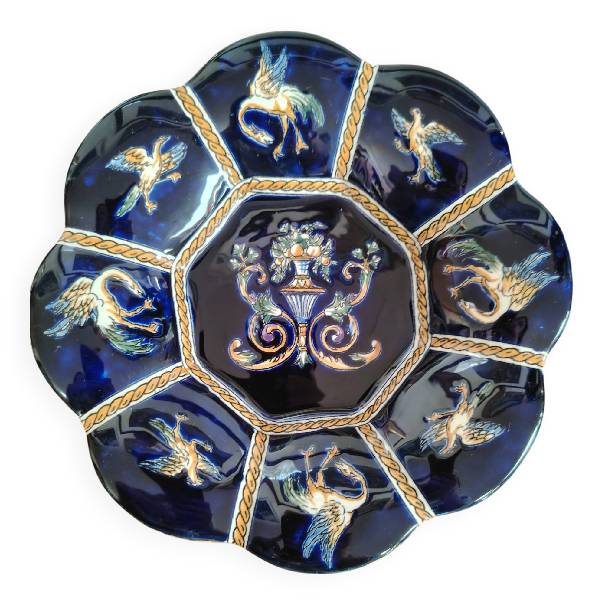 Ceramic dish from Gien Renaissance blue background D22 cm