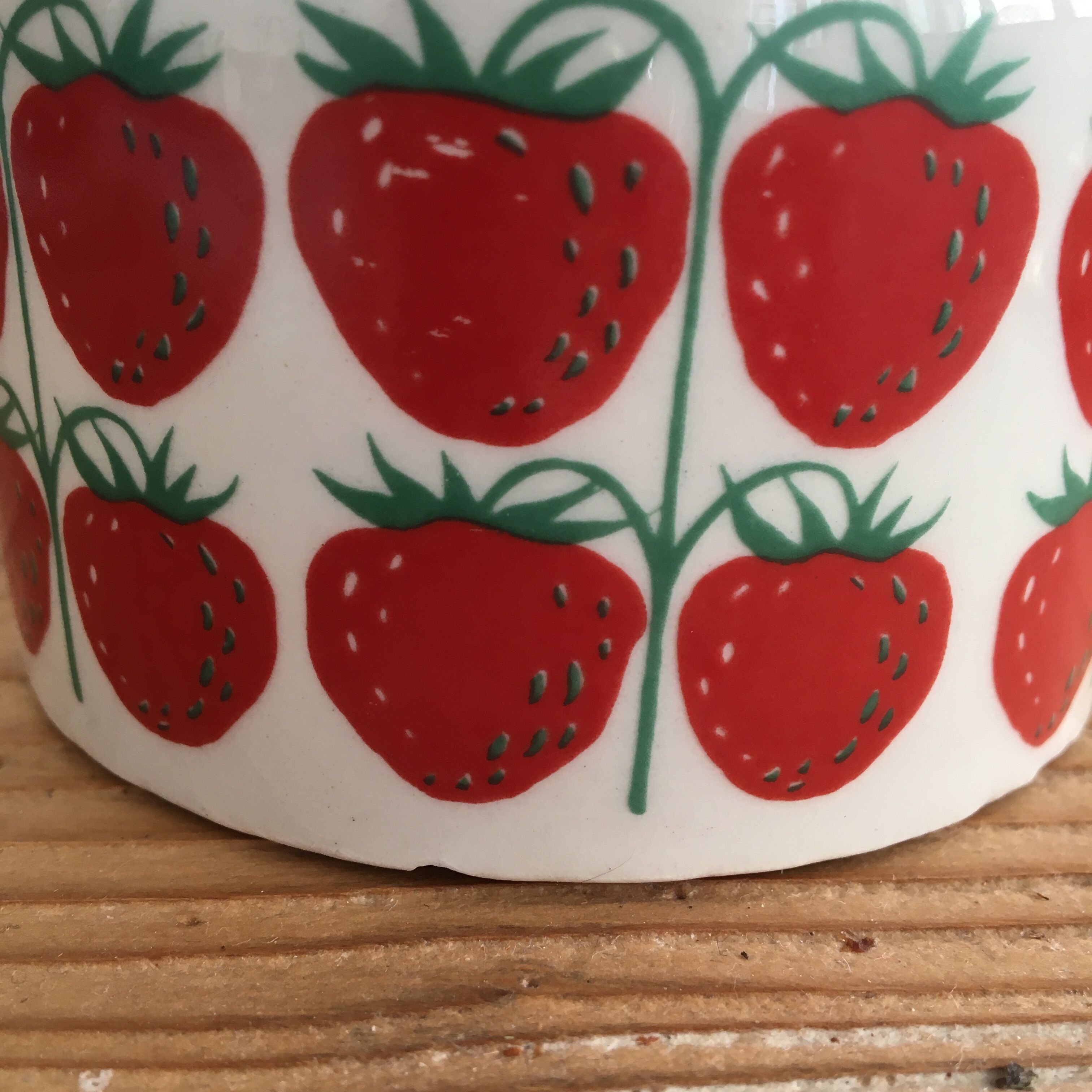 jam jar pattern strawberries manufacture Arabia Finland