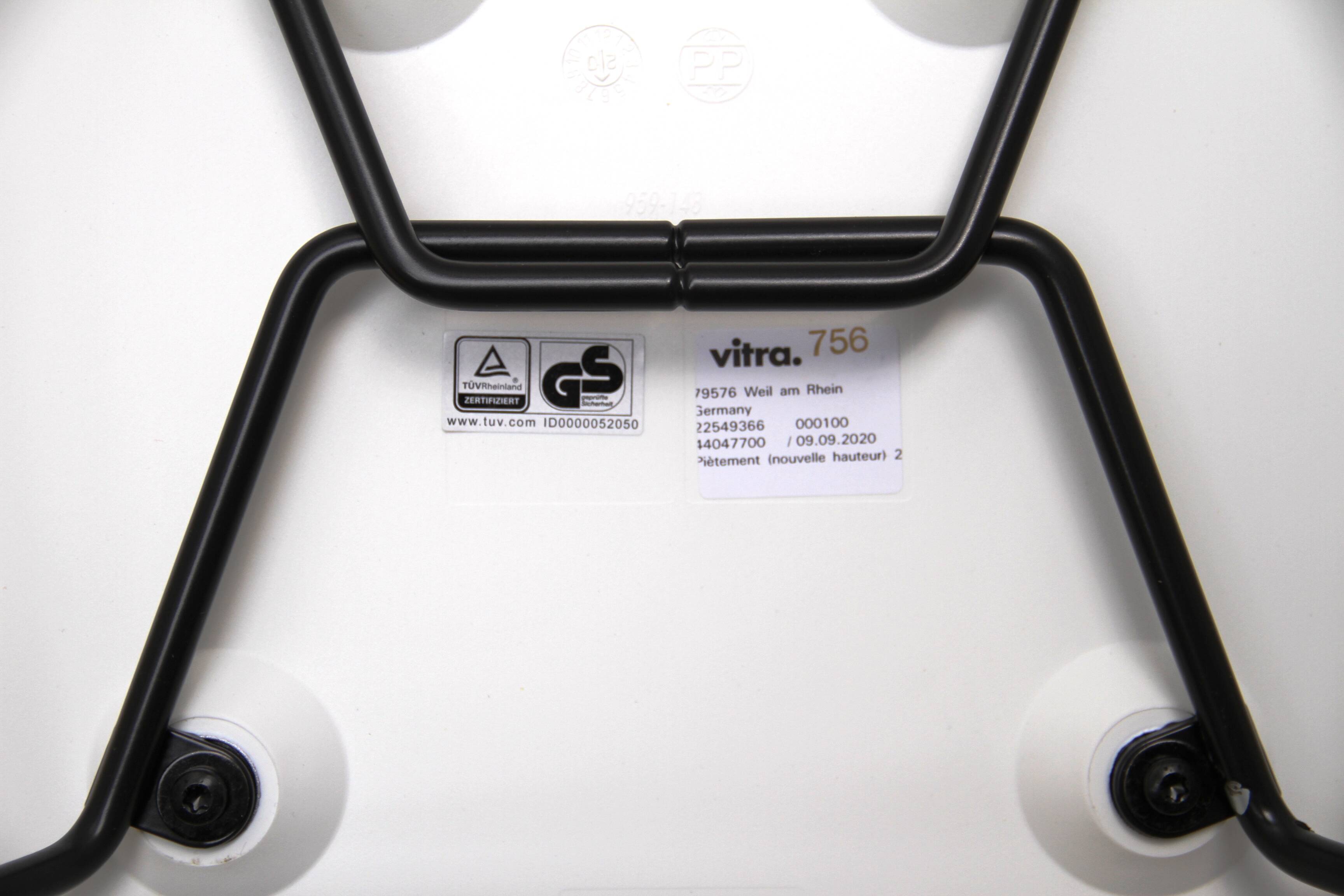 Pair of Arm Chair LAR armchairs, Charles & Ray Eames