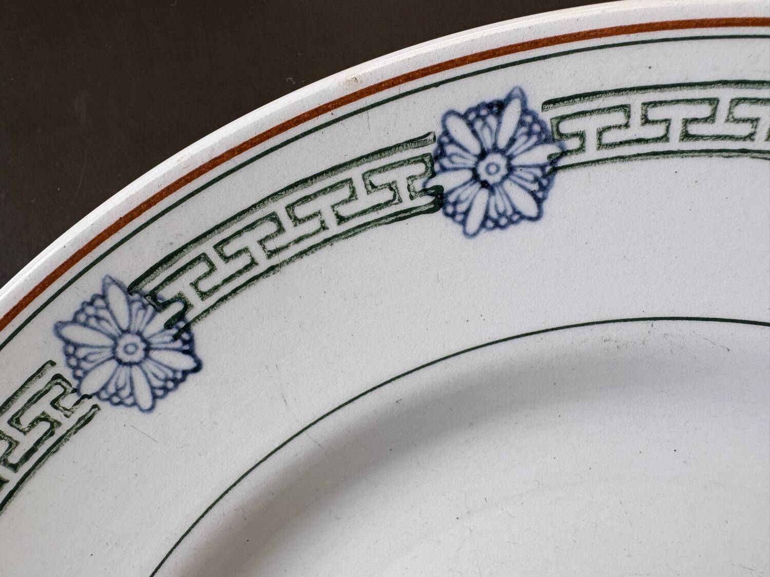 4 St Amand iron earth flat plates