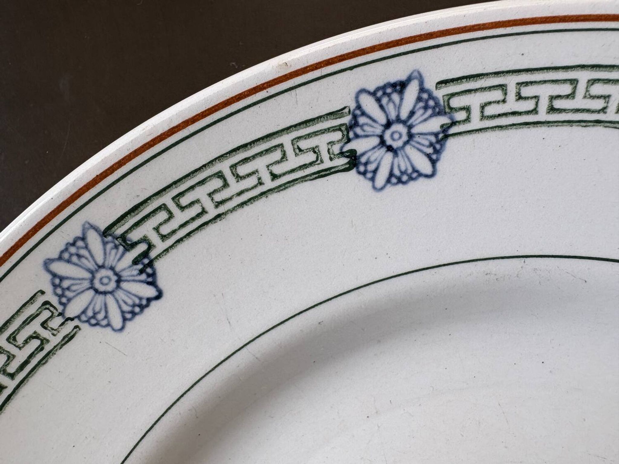 4 assiettes plates St Amand terre de fer