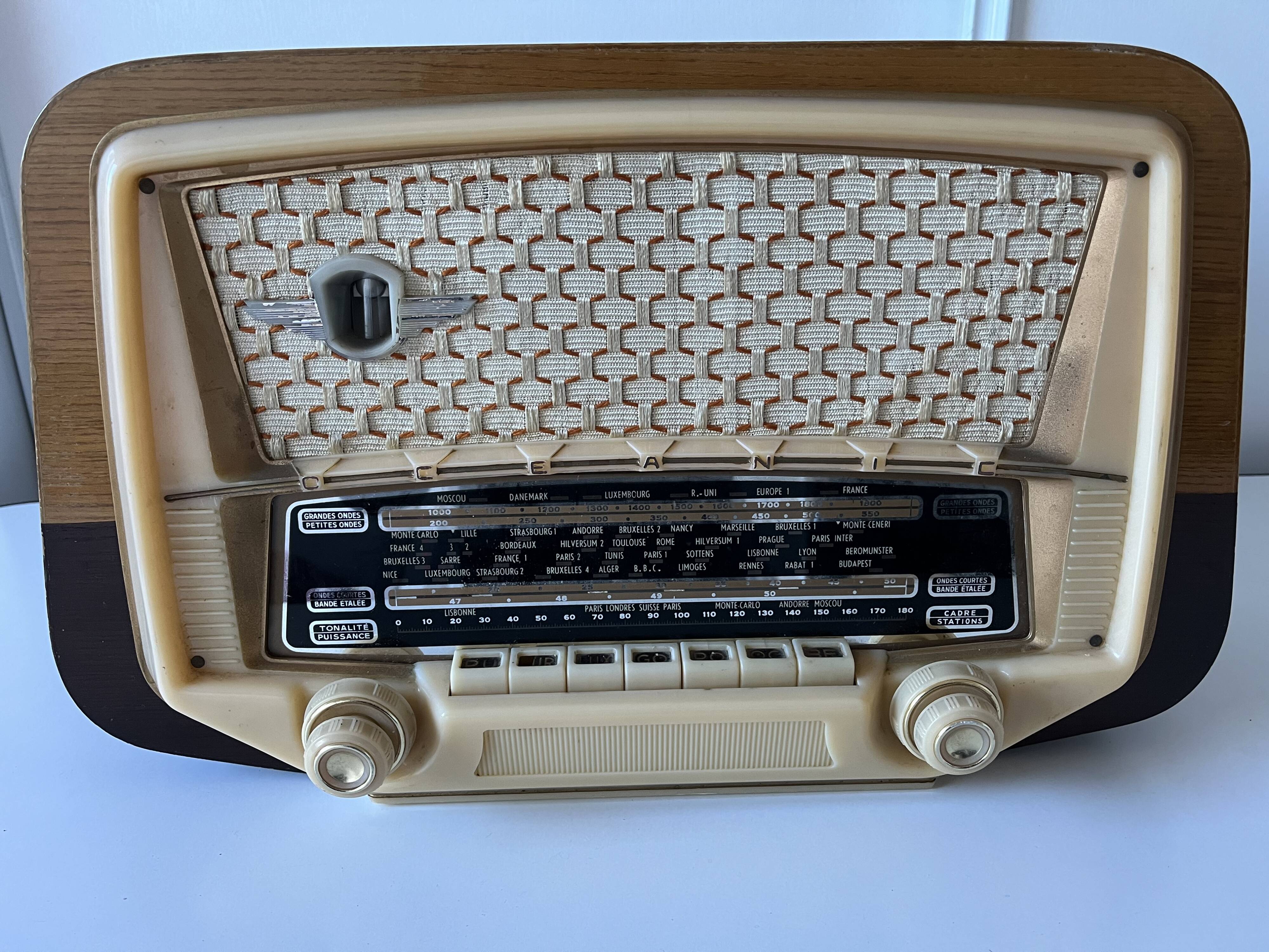 Old oceanic radio "pilot type"