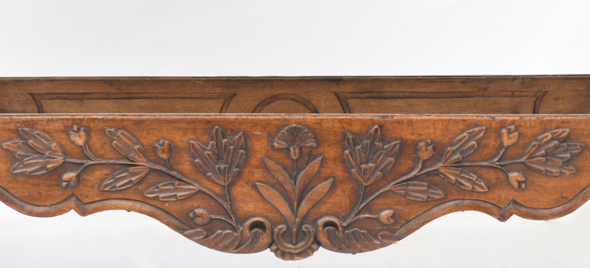 Provençal walnut petri dish