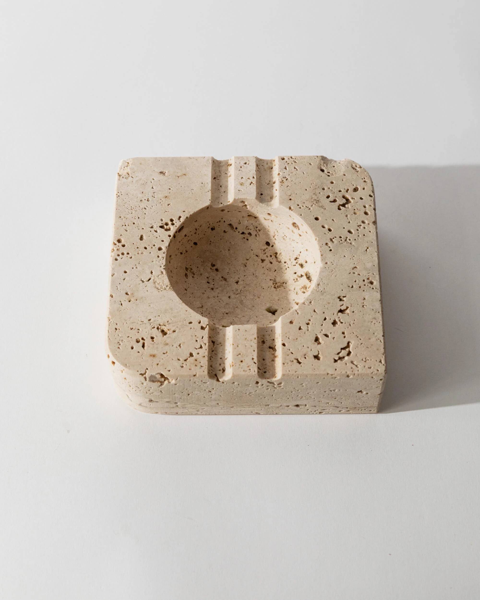 Vintage alabaster ashtray from the 1960s, beige stone, mid-century design, San Gimignano, Italy.