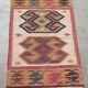 Tapis kilim en toile de jute et coton. 93cm x 162cm