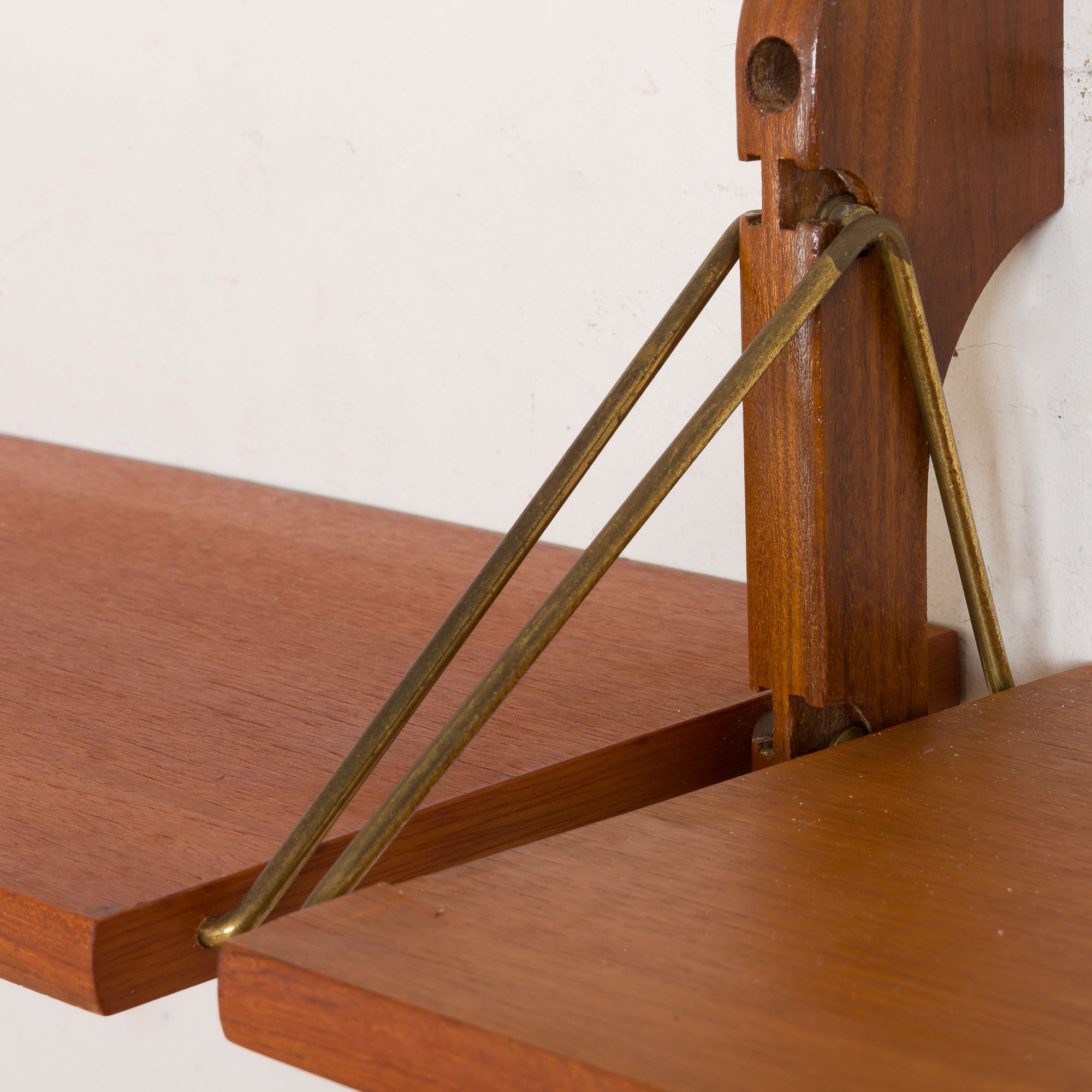 Ergo Wall Unit in teak with 6 shelves and a cabinet by John Texmon for Blindheim Møbelfabrikk