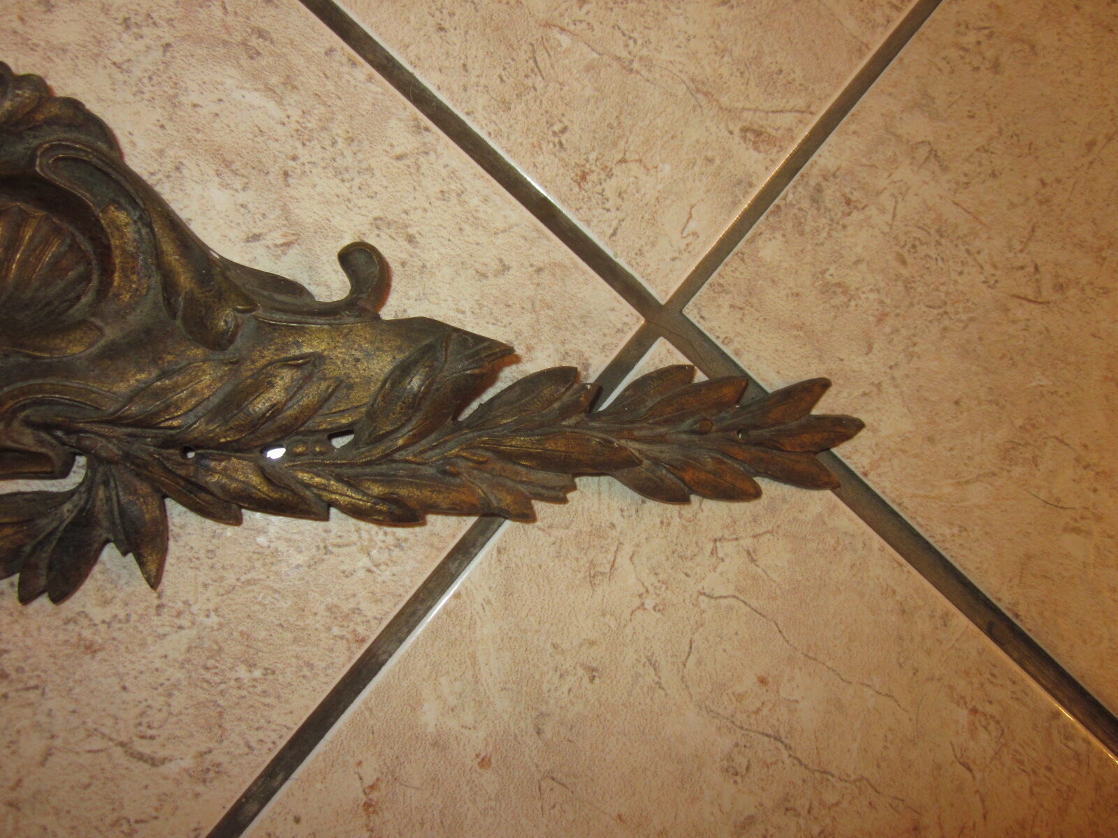 Former fronton in bronze