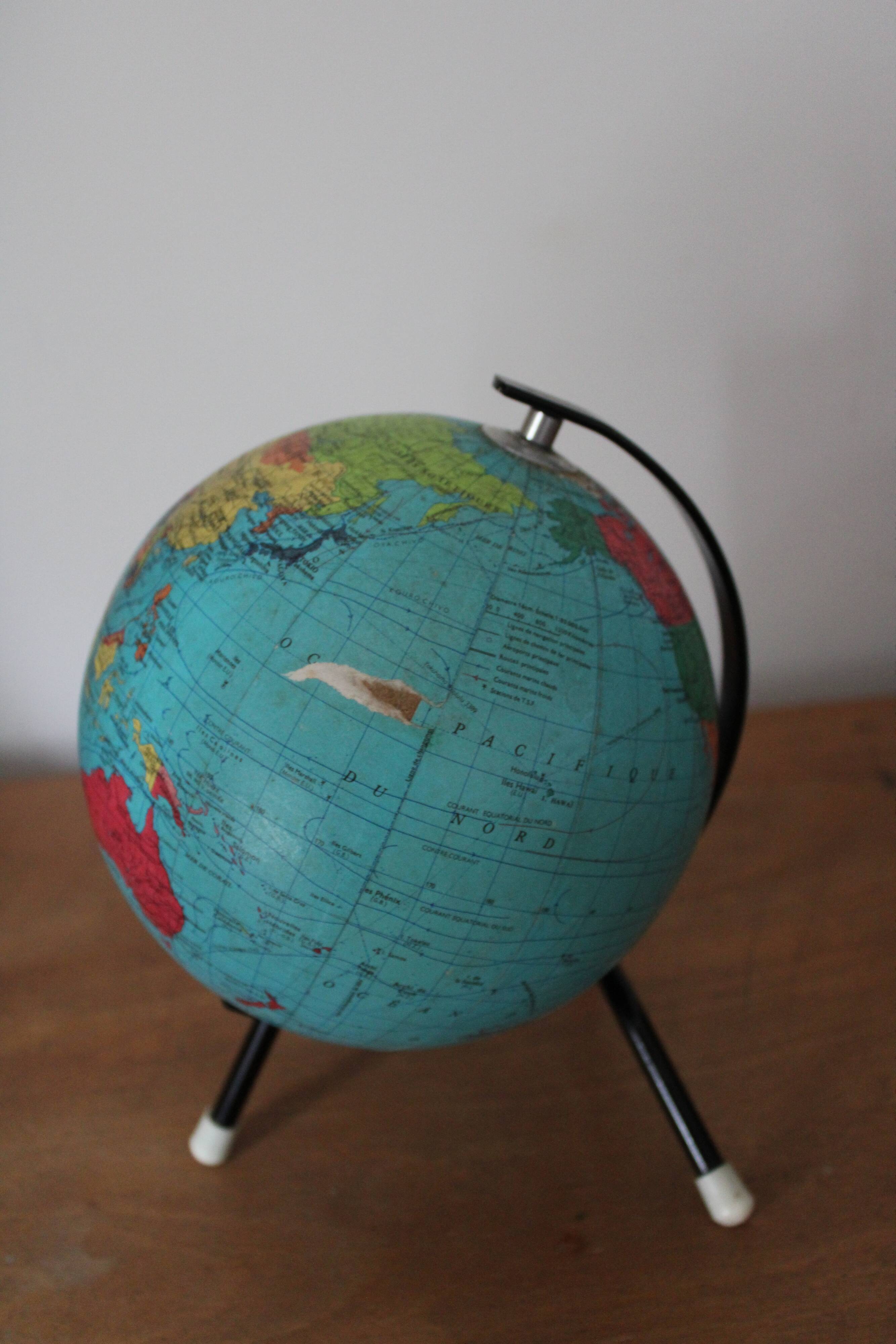 Tripod globe 1970