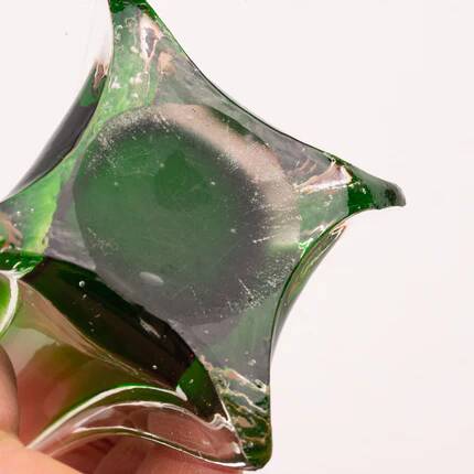 Vase en vert en forme de fleur vert et orange de style murano longiligne