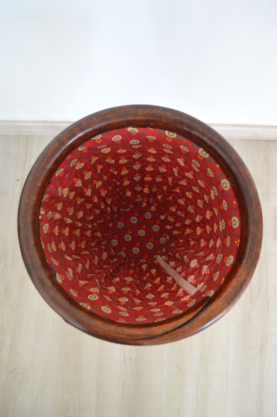 Rattan plant holder worker