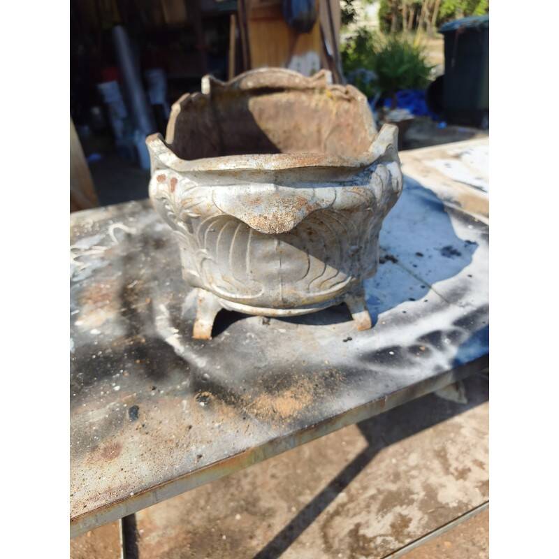 Cast iron planter from 1900 by the Charleville Mézières establishments.