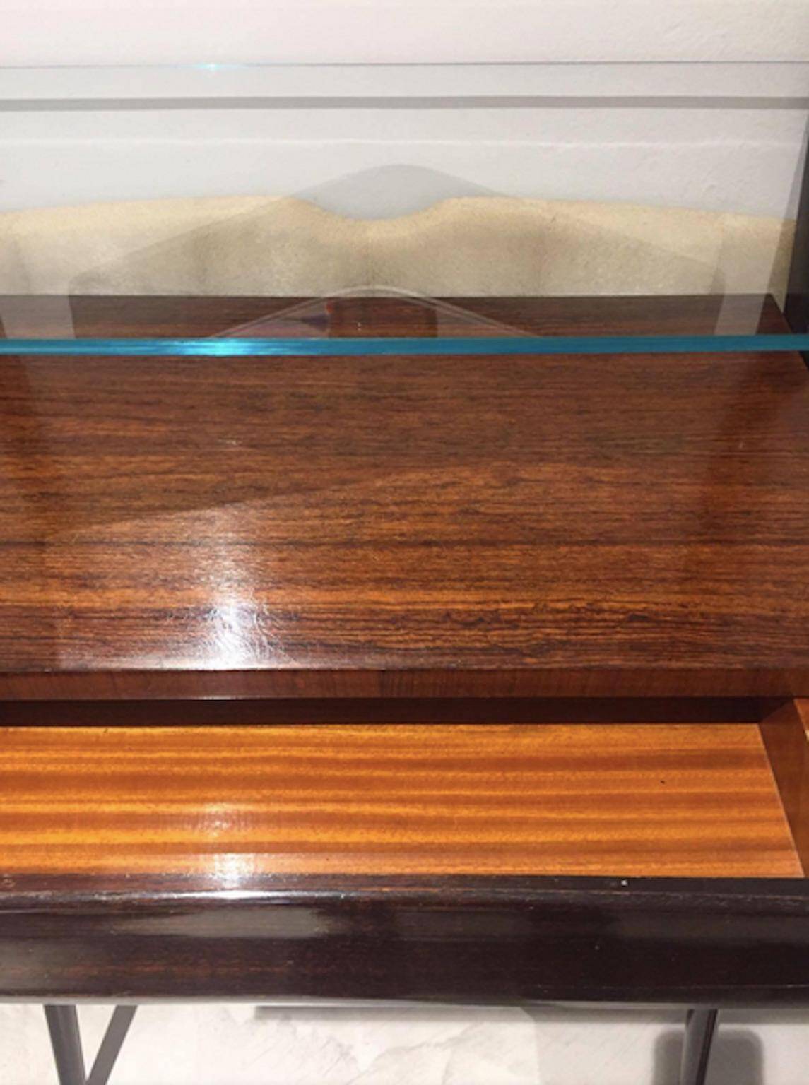 Table console laquée avec plateau en verre et miroir