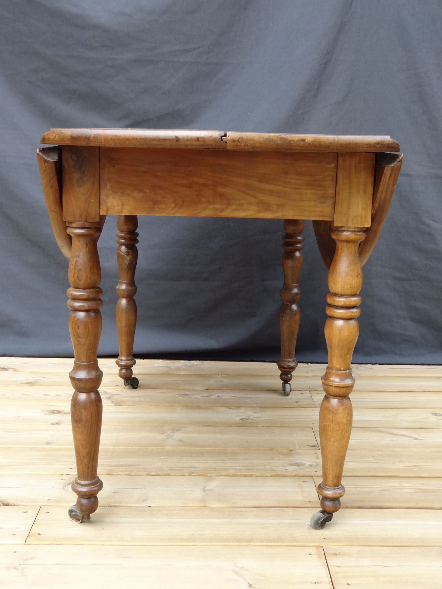 Louis Philippe oval table with flaps, cherry wood Ø120-108 x 74 cm