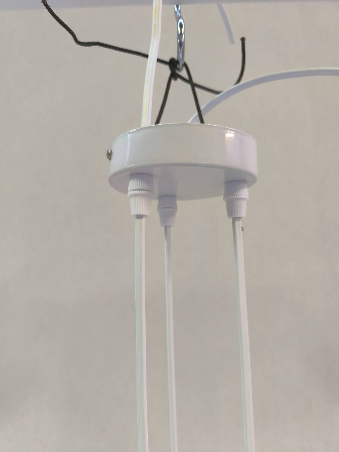 Triple suspension in white Clichy glass