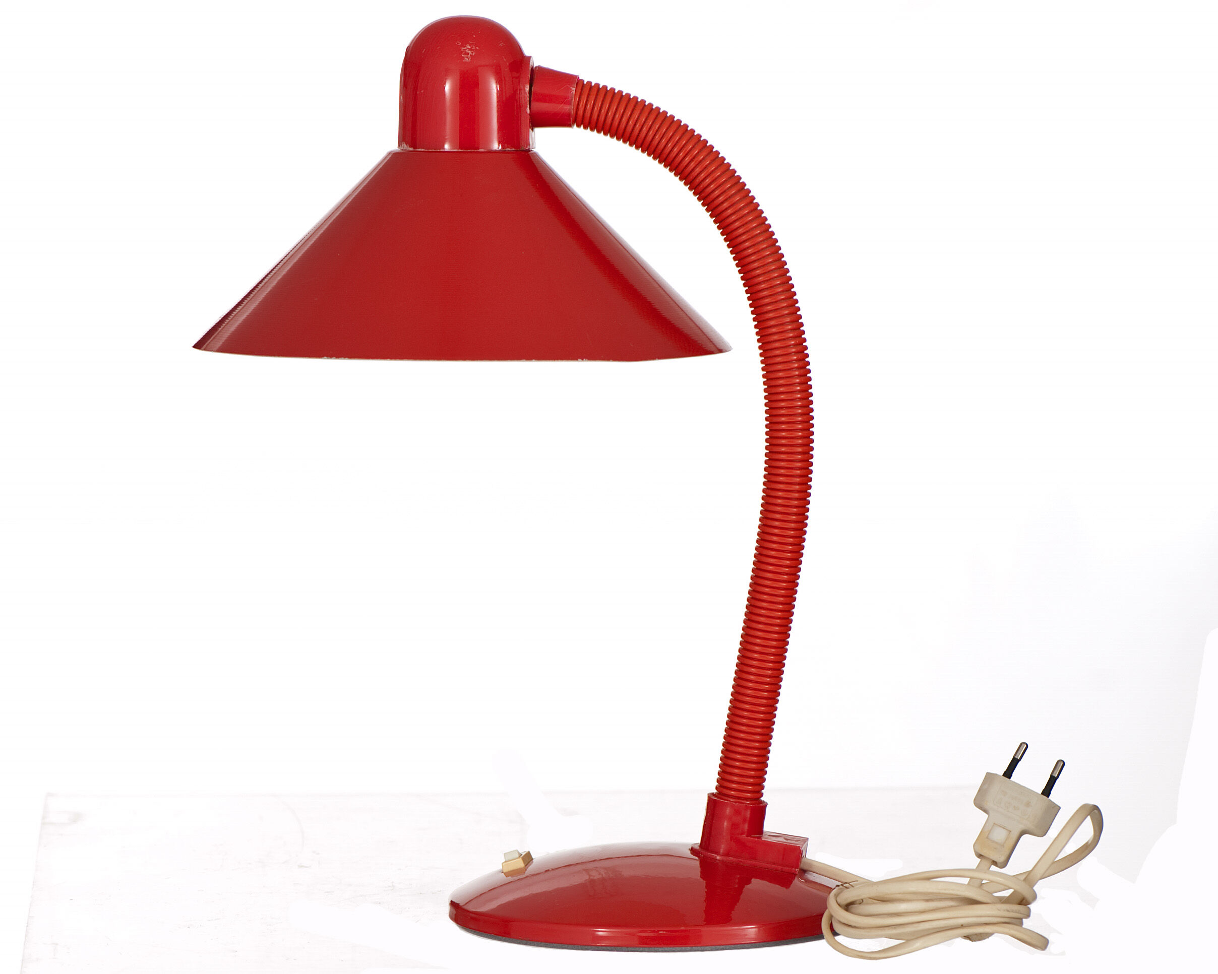 Lampe de bureau rouge vintage Aluminor