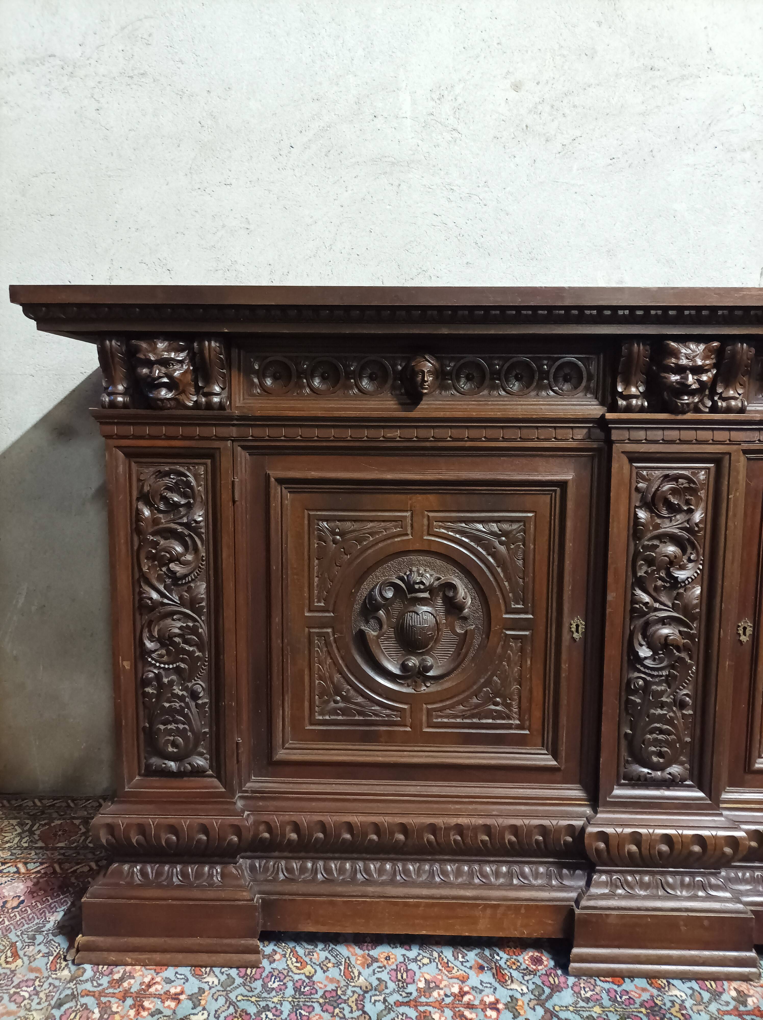 Sideboard style Renaissance