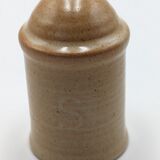Ceramic salt shaker and pepper shaker