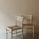 Paire de chaises vintage en bois blanc et paille
