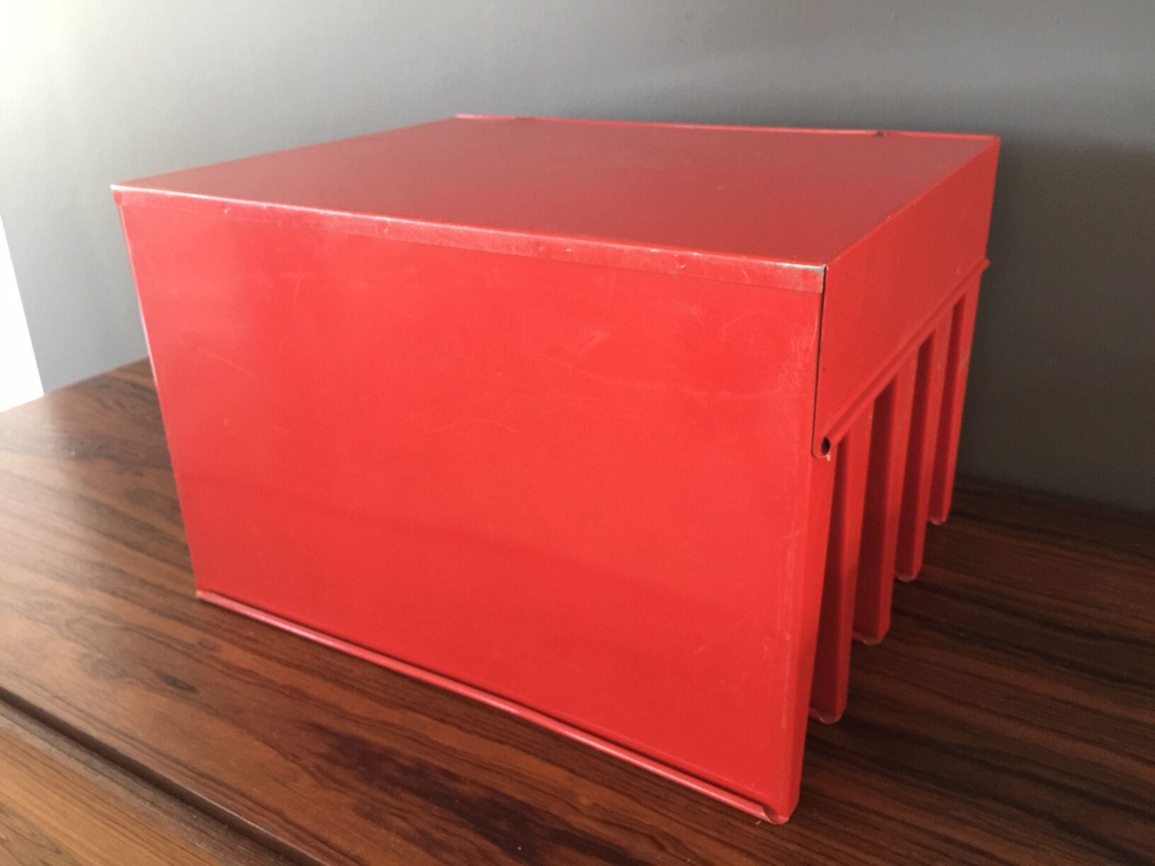 Red vintage vintage metal sorter