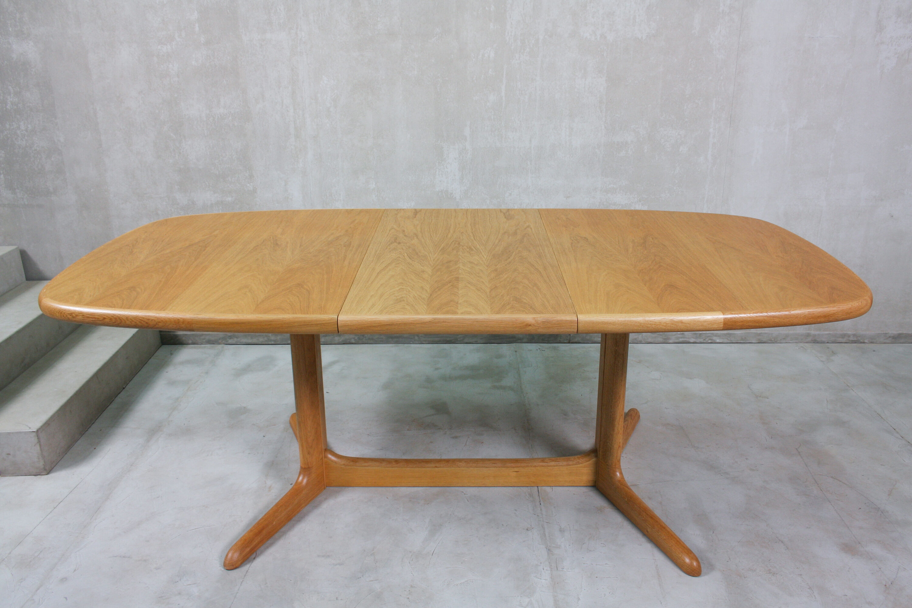 Table ovale en chêne du milieu du siècle de Skovby années 1970