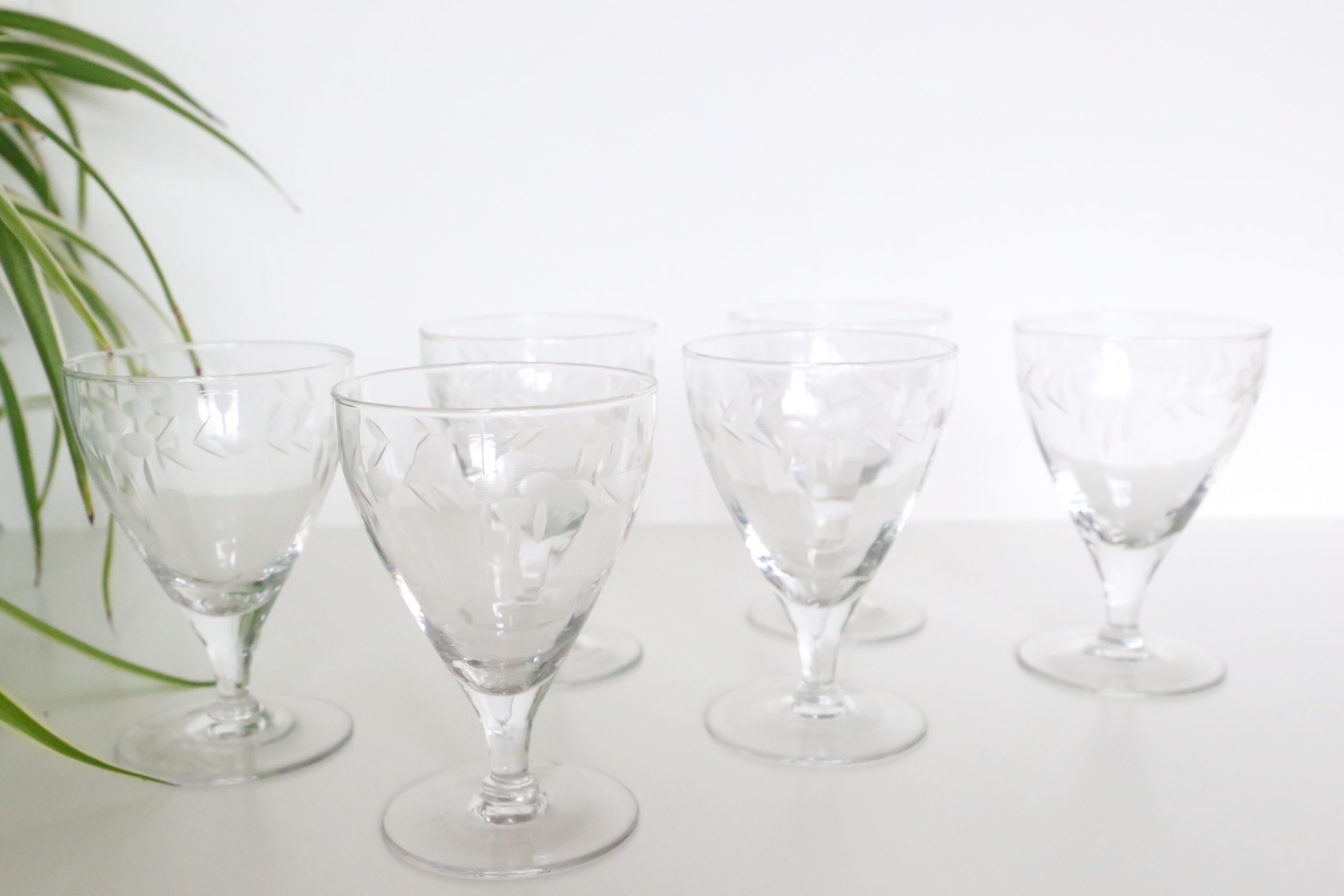 Set of 6 chiselled glass wine glasses, 1930