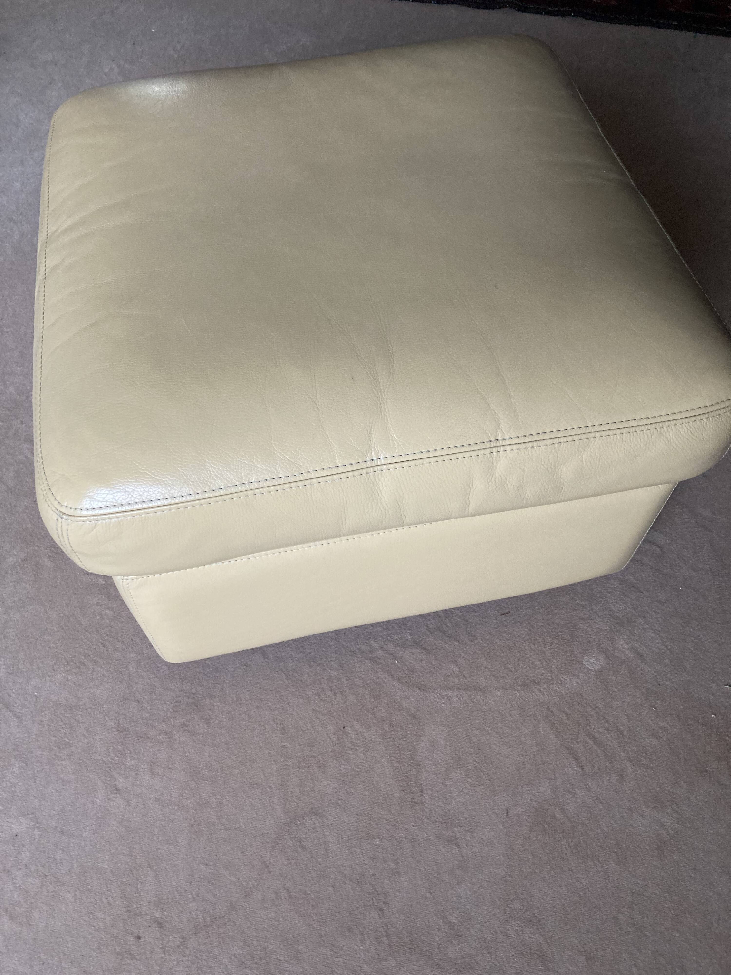 Leather pouf