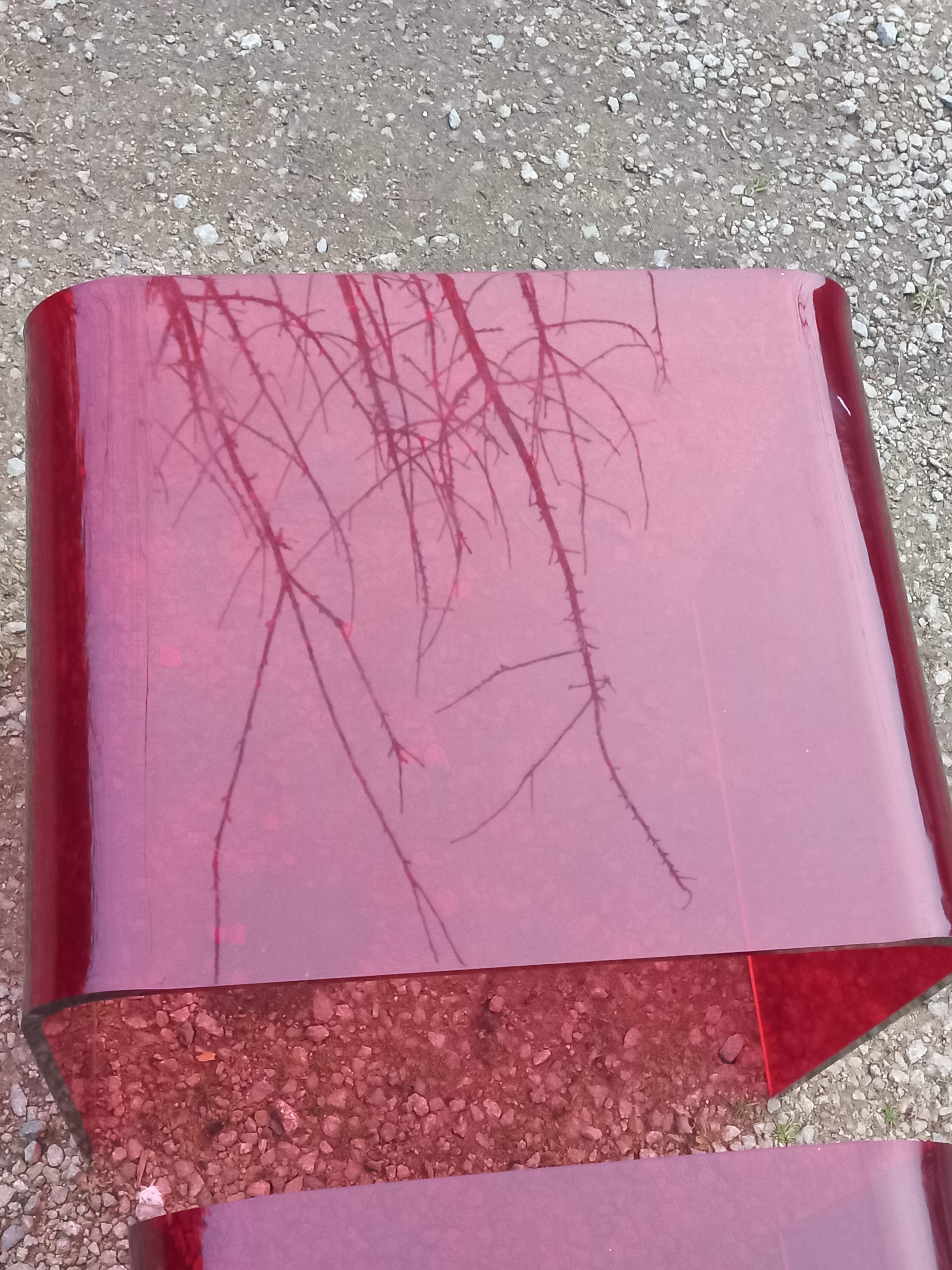 Set of 3 nesting tables in red plexiglass from the 70-80s