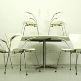 Set of 6 Arne Jacobsen 3207 Armchairs and Dining Table A826 by  Arne Jacobsen for Fritz Hansen