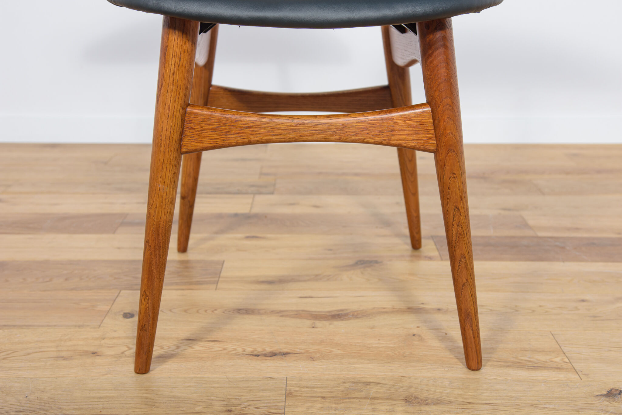 Mid century danish ch33 dining chairs by Hans J. Wegner for Carl Hansen & søn, set of 4