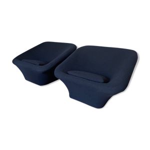 Paire de fauteuils F564 dit square