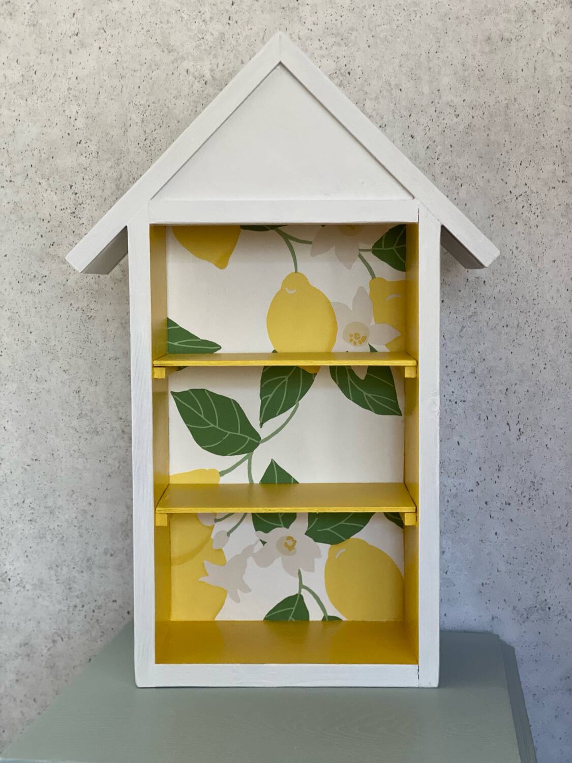 'Lemon' wooden shelf