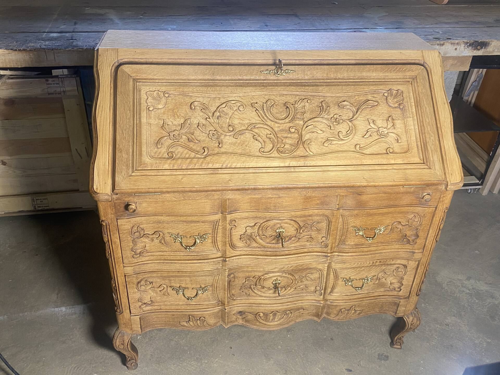 Bureau Secrétaire en Chêne Massif Sculpté