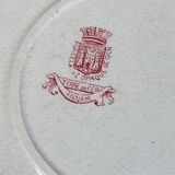 Plat ancien en porcelaine de Hiens, terre de fer