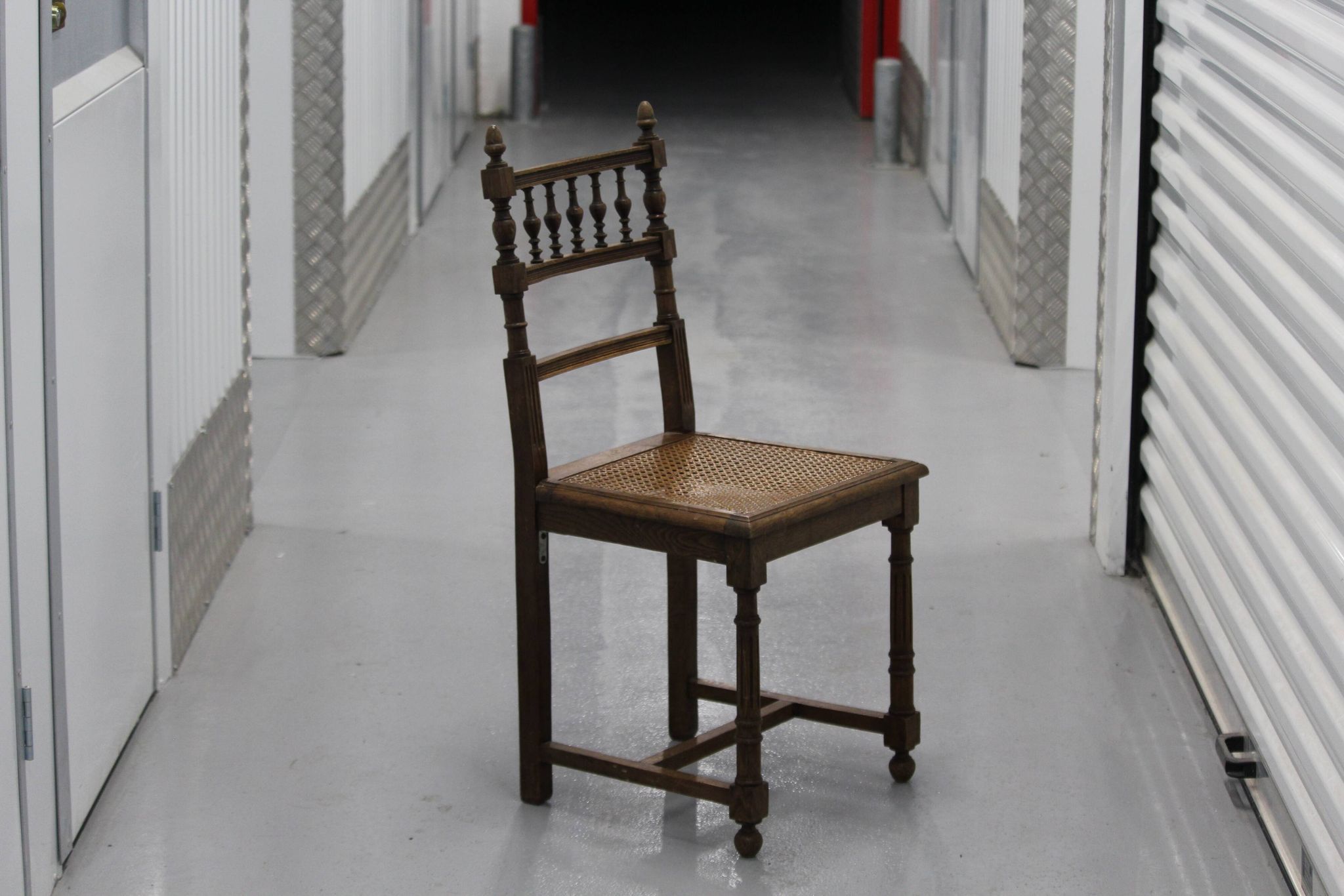 Paire de chaises cannées en bois