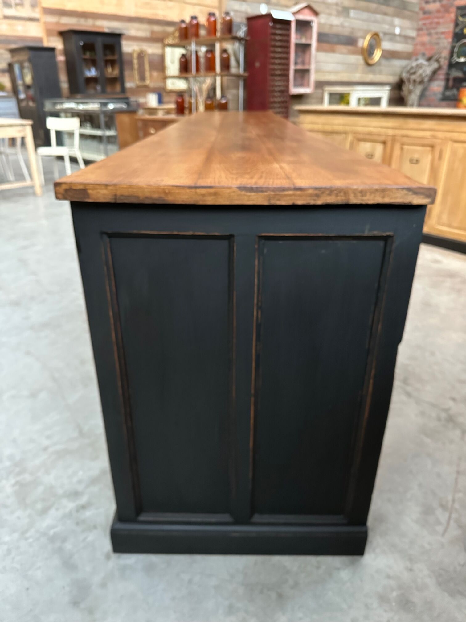 Counter early twentieth oak