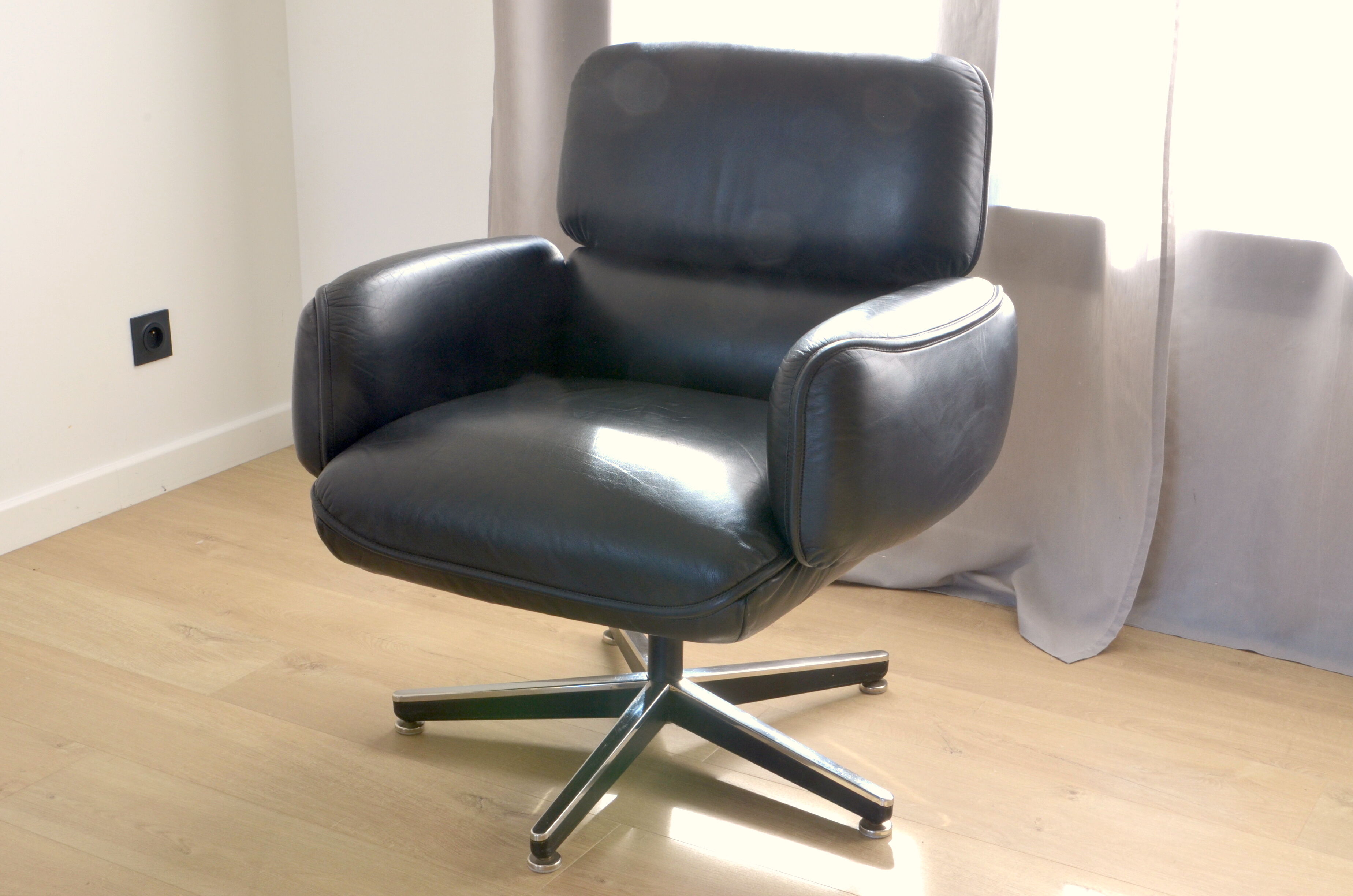 Beautiful Armchair of Otto Zapf for KNOLL black leather